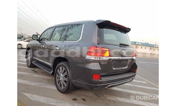 اشتري Imported Toyota Land Cruiser آخر سيارة في Import - Dubai في الصومال اشتري Imported Toyota Land Cruiser آخر سيارة في Import - Dubai في الصومال