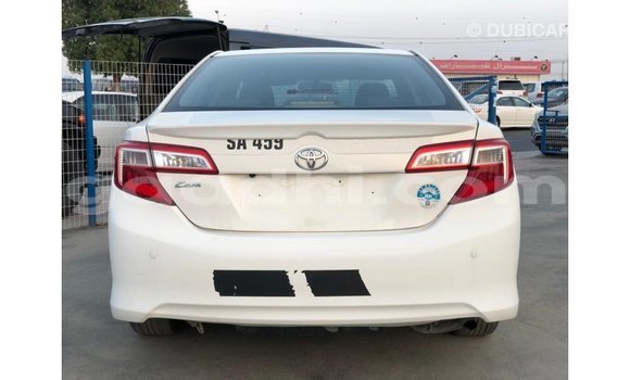 Acheter Import Voiture Toyota Camry Blanc à Import - Dubai, Somalie Acheter Import Voiture Toyota Camry Blanc à Import - Dubai, Somalie