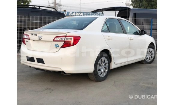 Acheter Import Voiture Toyota Camry Blanc à Import - Dubai, Somalie Acheter Import Voiture Toyota Camry Blanc à Import - Dubai, Somalie