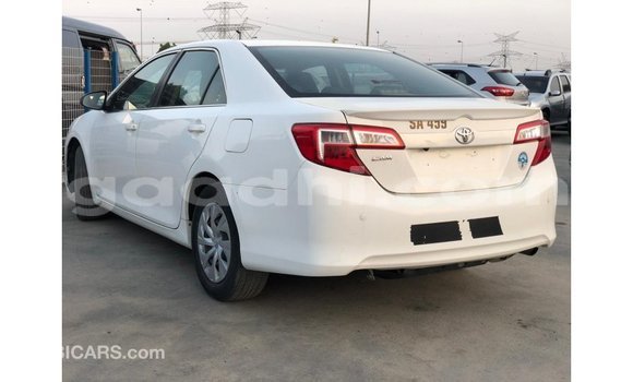 Acheter Import Voiture Toyota Camry Blanc à Import - Dubai, Somalie Acheter Import Voiture Toyota Camry Blanc à Import - Dubai, Somalie