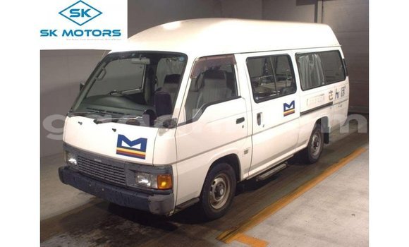 Buy Import Nissan Caravan White Car in Import - Dubai in Somalia