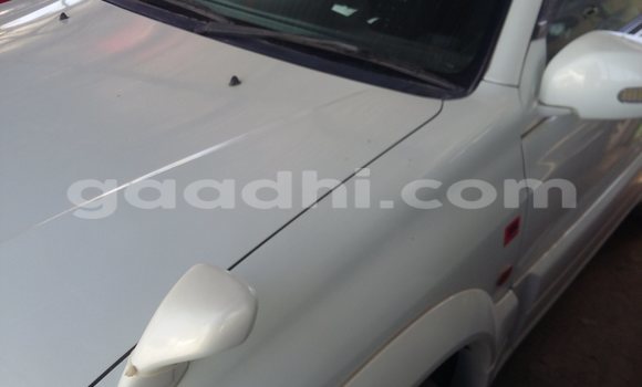 Oofamaa Toyota 4Runner White Makiinaa iti Hargeysa keessatti Somaliland keessatti Oofamaa Toyota 4Runner White Makiinaa iti Hargeysa keessatti Somaliland keessatti