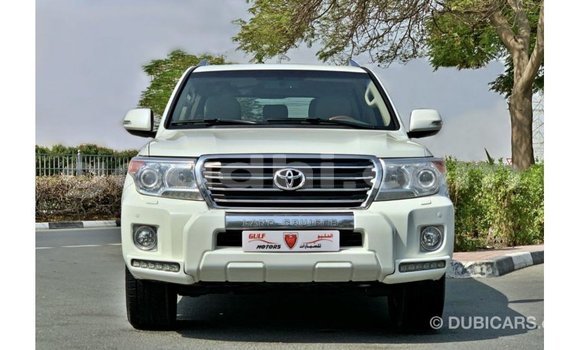 ይግዙ Imported Toyota Land Cruiser ነጭ መኪና በ Import - Dubai በ ሶማሊያ ይግዙ Imported Toyota Land Cruiser ነጭ መኪና በ Import - Dubai በ ሶማሊያ