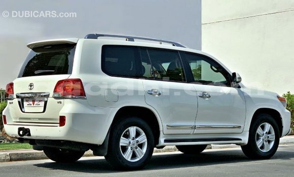 ይግዙ Imported Toyota Land Cruiser ነጭ መኪና በ Import - Dubai በ ሶማሊያ ይግዙ Imported Toyota Land Cruiser ነጭ መኪና በ Import - Dubai በ ሶማሊያ