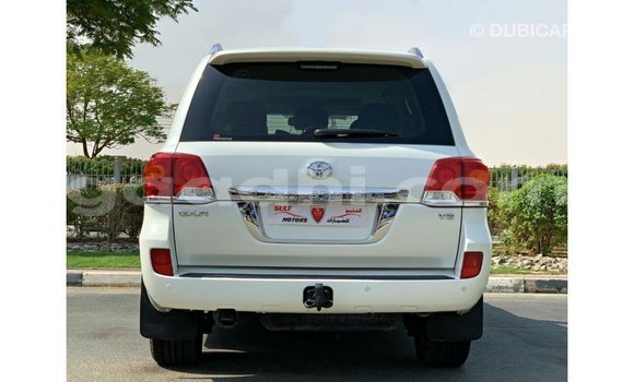 ይግዙ Imported Toyota Land Cruiser ነጭ መኪና በ Import - Dubai በ ሶማሊያ ይግዙ Imported Toyota Land Cruiser ነጭ መኪና በ Import - Dubai በ ሶማሊያ