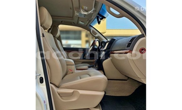ይግዙ Imported Toyota Land Cruiser ነጭ መኪና በ Import - Dubai በ ሶማሊያ ይግዙ Imported Toyota Land Cruiser ነጭ መኪና በ Import - Dubai በ ሶማሊያ