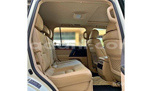 ይግዙ Imported Toyota Land Cruiser ነጭ መኪና በ Import - Dubai በ ሶማሊያ ይግዙ Imported Toyota Land Cruiser ነጭ መኪና በ Import - Dubai በ ሶማሊያ