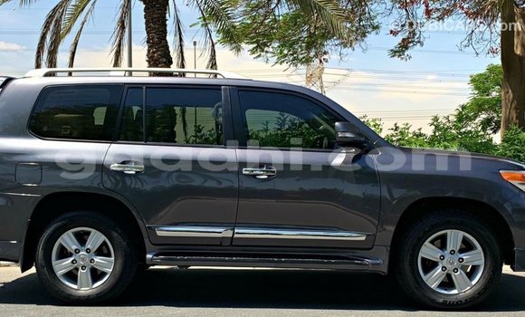 ይግዙ Imported Toyota Land Cruiser ሌላ መኪና በ Import - Dubai በ ሶማሊያ ይግዙ Imported Toyota Land Cruiser ሌላ መኪና በ Import - Dubai በ ሶማሊያ