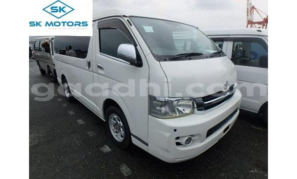 Acheter Import Voiture Toyota Regius Blanc à Import - Dubai, Somalie