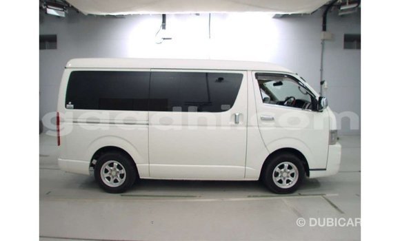 اشتري Imported Toyota Regius أبيض سيارة في Import - Dubai في الصومال اشتري Imported Toyota Regius أبيض سيارة في Import - Dubai في الصومال