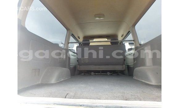 اشتري Imported Toyota Regius أبيض سيارة في Import - Dubai في الصومال اشتري Imported Toyota Regius أبيض سيارة في Import - Dubai في الصومال