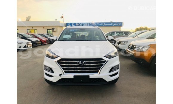Imported Hyundai Tucson White Makiinaa iti Import - Dubai keessatti Somalia keessatti Imported Hyundai Tucson White Makiinaa iti Import - Dubai keessatti Somalia keessatti