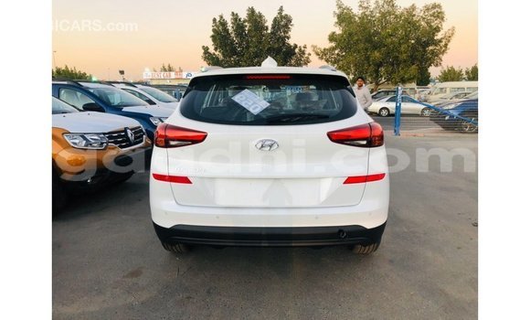 Imported Hyundai Tucson White Makiinaa iti Import - Dubai keessatti Somalia keessatti Imported Hyundai Tucson White Makiinaa iti Import - Dubai keessatti Somalia keessatti