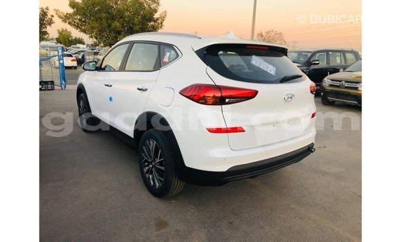 Imported Hyundai Tucson White Makiinaa iti Import - Dubai keessatti Somalia keessatti Imported Hyundai Tucson White Makiinaa iti Import - Dubai keessatti Somalia keessatti