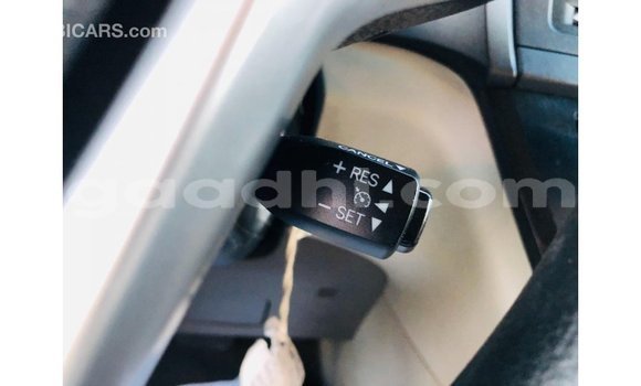 Acheter Import Voiture Toyota Sienna Blanc à Import - Dubai, Somalie Acheter Import Voiture Toyota Sienna Blanc à Import - Dubai, Somalie