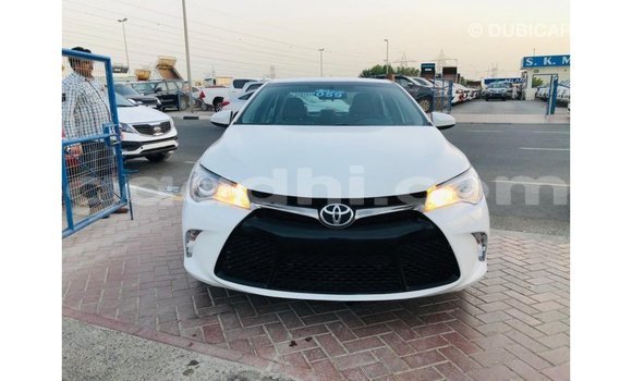 Acheter Import Voiture Toyota Camry Blanc à Import - Dubai, Somalie Acheter Import Voiture Toyota Camry Blanc à Import - Dubai, Somalie