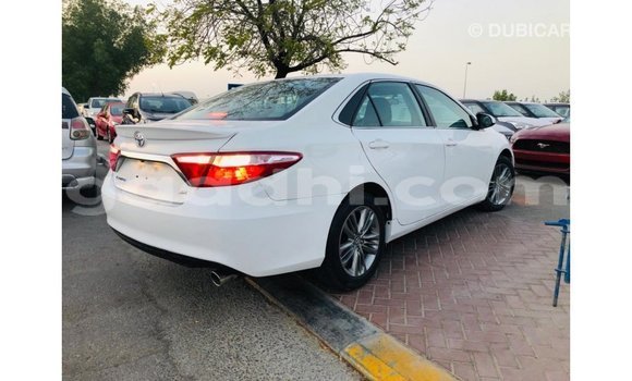 Acheter Import Voiture Toyota Camry Blanc à Import - Dubai, Somalie Acheter Import Voiture Toyota Camry Blanc à Import - Dubai, Somalie