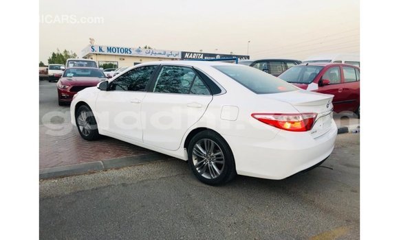 Acheter Import Voiture Toyota Camry Blanc à Import - Dubai, Somalie Acheter Import Voiture Toyota Camry Blanc à Import - Dubai, Somalie