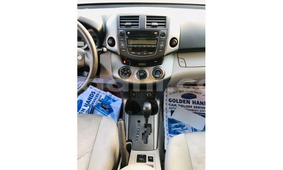 Buy Import Toyota HiAce Red Truck in Import - Dubai in Somalia Buy Import Toyota HiAce Red Truck in Import - Dubai in Somalia