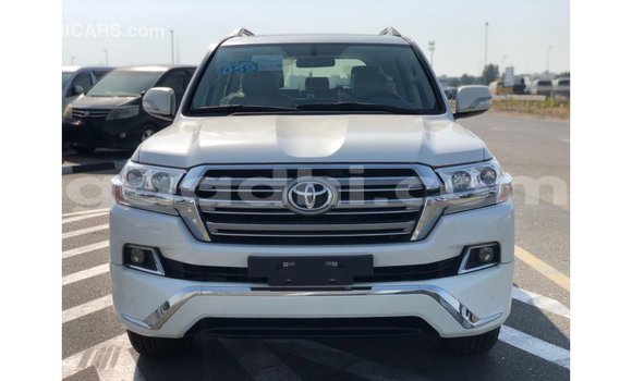ይግዙ Imported Toyota Land Cruiser ነጭ መኪና በ Import - Dubai በ ሶማሊያ ይግዙ Imported Toyota Land Cruiser ነጭ መኪና በ Import - Dubai በ ሶማሊያ