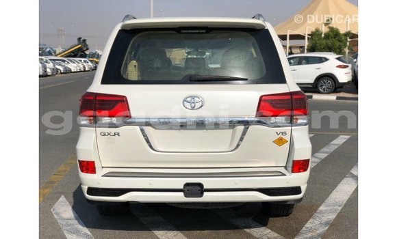 ይግዙ Imported Toyota Land Cruiser ነጭ መኪና በ Import - Dubai በ ሶማሊያ ይግዙ Imported Toyota Land Cruiser ነጭ መኪና በ Import - Dubai በ ሶማሊያ