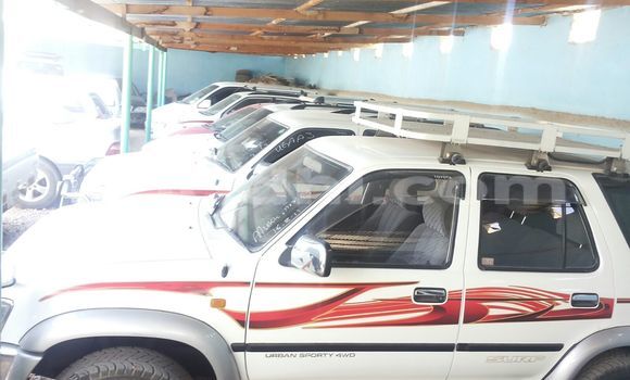 Haaraa Toyota Hilux Surf White Makiinaa iti Hargeysa keessatti Somaliland keessatti Haaraa Toyota Hilux Surf White Makiinaa iti Hargeysa keessatti Somaliland keessatti
