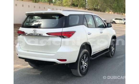 Acheter Import Voiture Toyota Fortuner Blanc à Import - Dubai, Somalie Acheter Import Voiture Toyota Fortuner Blanc à Import - Dubai, Somalie
