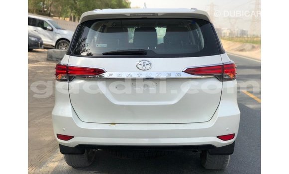 Acheter Import Voiture Toyota Fortuner Blanc à Import - Dubai, Somalie Acheter Import Voiture Toyota Fortuner Blanc à Import - Dubai, Somalie