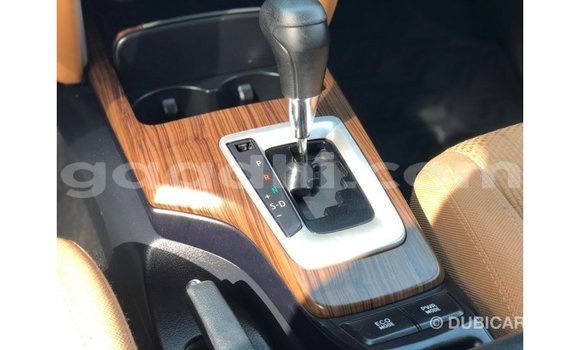 Acheter Import Voiture Toyota Fortuner Blanc à Import - Dubai, Somalie Acheter Import Voiture Toyota Fortuner Blanc à Import - Dubai, Somalie