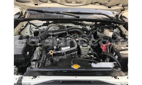 Acheter Import Voiture Toyota Fortuner Blanc à Import - Dubai, Somalie Acheter Import Voiture Toyota Fortuner Blanc à Import - Dubai, Somalie