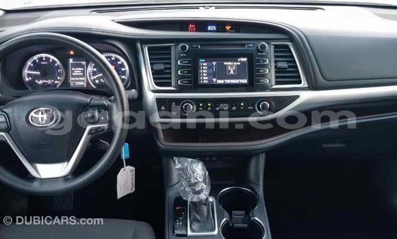 ይግዙ Imported Toyota Highlander ሌላ መኪና በ Import - Dubai በ ሶማሊያ ይግዙ Imported Toyota Highlander ሌላ መኪና በ Import - Dubai በ ሶማሊያ
