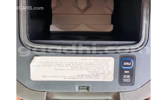 Acheter Import Voiture Toyota Prado Noir à Import - Dubai, Somalie Acheter Import Voiture Toyota Prado Noir à Import - Dubai, Somalie