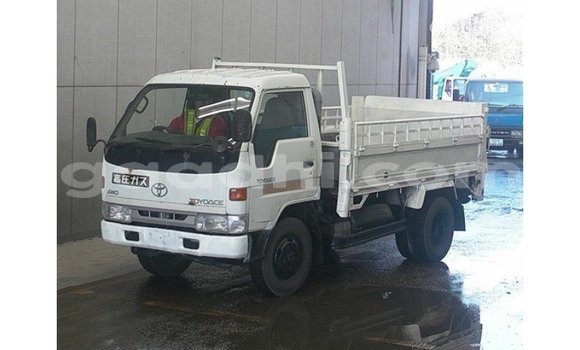اشتري Imported Toyota Dyna أبيض شاحنة في Import - Dubai في الصومال اشتري Imported Toyota Dyna أبيض شاحنة في Import - Dubai في الصومال