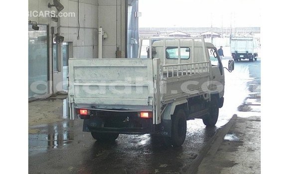 اشتري Imported Toyota Dyna أبيض شاحنة في Import - Dubai في الصومال اشتري Imported Toyota Dyna أبيض شاحنة في Import - Dubai في الصومال