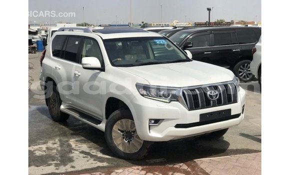 Acheter Import Voiture Toyota Prado Blanc à Import - Dubai, Somalie Acheter Import Voiture Toyota Prado Blanc à Import - Dubai, Somalie