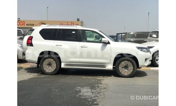 Acheter Import Voiture Toyota Prado Blanc à Import - Dubai, Somalie Acheter Import Voiture Toyota Prado Blanc à Import - Dubai, Somalie