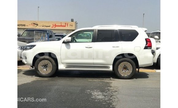 Acheter Import Voiture Toyota Prado Blanc à Import - Dubai, Somalie Acheter Import Voiture Toyota Prado Blanc à Import - Dubai, Somalie