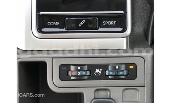 Acheter Import Voiture Toyota Prado Blanc à Import - Dubai, Somalie Acheter Import Voiture Toyota Prado Blanc à Import - Dubai, Somalie