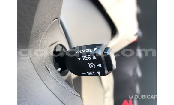 Acheter Import Voiture Toyota Prado Blanc à Import - Dubai, Somalie Acheter Import Voiture Toyota Prado Blanc à Import - Dubai, Somalie