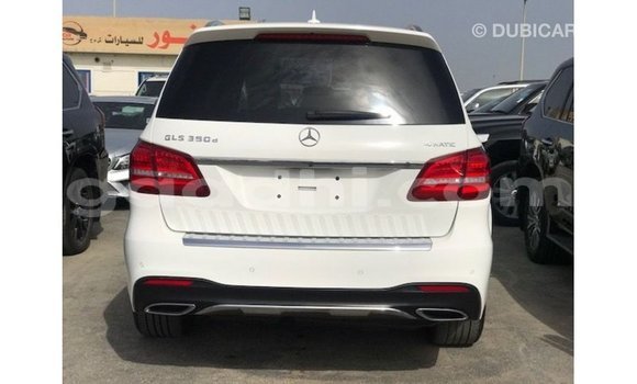 Acheter Import Voiture Mercedes-Benz 190 Blanc à Import - Dubai, Somalie Acheter Import Voiture Mercedes-Benz 190 Blanc à Import - Dubai, Somalie