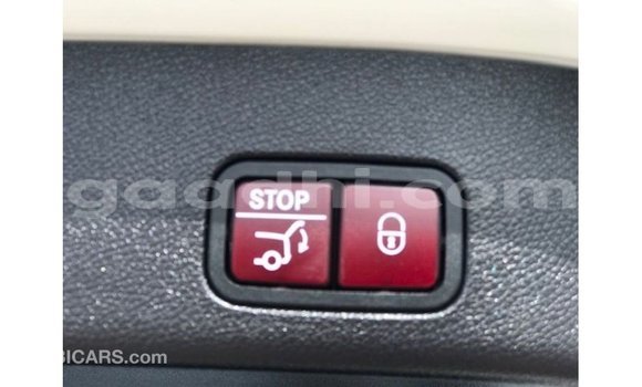 Acheter Import Voiture Mercedes-Benz 190 Blanc à Import - Dubai, Somalie Acheter Import Voiture Mercedes-Benz 190 Blanc à Import - Dubai, Somalie