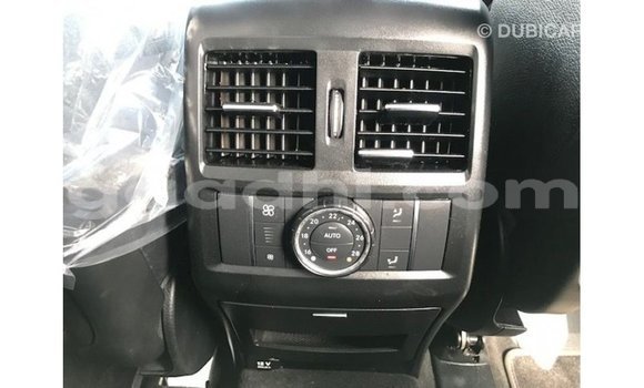 Acheter Import Voiture Mercedes-Benz 190 Blanc à Import - Dubai, Somalie Acheter Import Voiture Mercedes-Benz 190 Blanc à Import - Dubai, Somalie