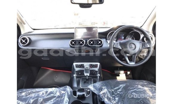 Acheter Import Voiture Mercedes-Benz 250 Noir à Import - Dubai, Somalie Acheter Import Voiture Mercedes-Benz 250 Noir à Import - Dubai, Somalie