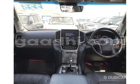 ይግዙ Imported Toyota Land Cruiser ነጭ መኪና በ Import - Dubai በ ሶማሊያ ይግዙ Imported Toyota Land Cruiser ነጭ መኪና በ Import - Dubai በ ሶማሊያ