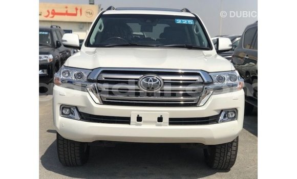 ይግዙ Imported Toyota Land Cruiser ነጭ መኪና በ Import - Dubai በ ሶማሊያ ይግዙ Imported Toyota Land Cruiser ነጭ መኪና በ Import - Dubai በ ሶማሊያ