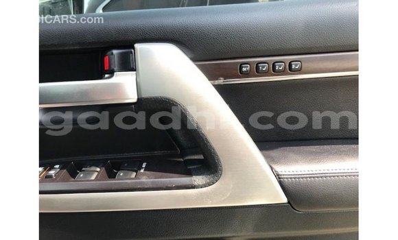 ይግዙ Imported Toyota Land Cruiser ነጭ መኪና በ Import - Dubai በ ሶማሊያ ይግዙ Imported Toyota Land Cruiser ነጭ መኪና በ Import - Dubai በ ሶማሊያ