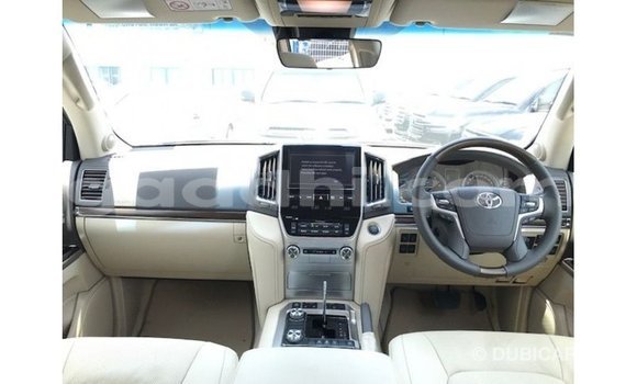 ይግዙ Imported Toyota Land Cruiser ነጭ መኪና በ Import - Dubai በ ሶማሊያ ይግዙ Imported Toyota Land Cruiser ነጭ መኪና በ Import - Dubai በ ሶማሊያ
