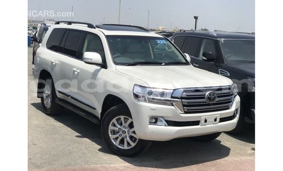 ይግዙ Imported Toyota Land Cruiser ነጭ መኪና በ Import - Dubai በ ሶማሊያ ይግዙ Imported Toyota Land Cruiser ነጭ መኪና በ Import - Dubai በ ሶማሊያ