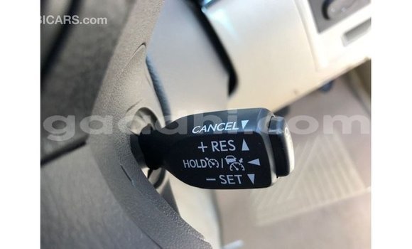 ይግዙ Imported Toyota Land Cruiser ነጭ መኪና በ Import - Dubai በ ሶማሊያ ይግዙ Imported Toyota Land Cruiser ነጭ መኪና በ Import - Dubai በ ሶማሊያ