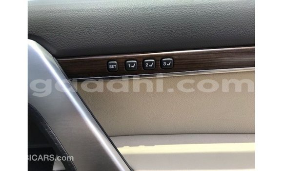 ይግዙ Imported Toyota Land Cruiser ነጭ መኪና በ Import - Dubai በ ሶማሊያ ይግዙ Imported Toyota Land Cruiser ነጭ መኪና በ Import - Dubai በ ሶማሊያ